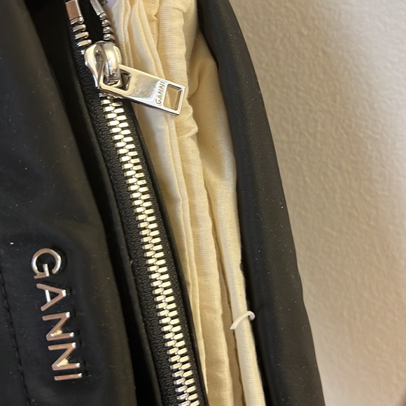 New GANNI PILLOW BAGUETTE BAG
BLACK - Black - Picture 4 of 6